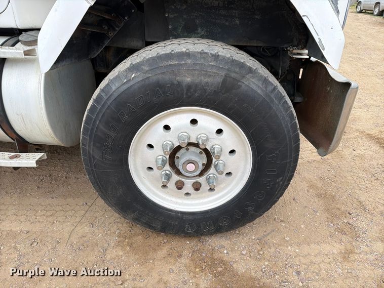 image for item ER1918 1988 GMC General under bridge inspection truck