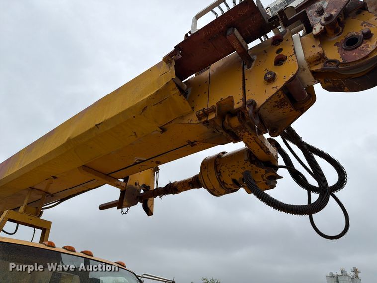 image for item ER1919 1991 GMC C7 digger derrick truck