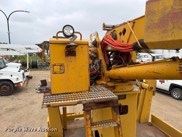 image for item ER1919 1991 GMC C7 digger derrick truck
