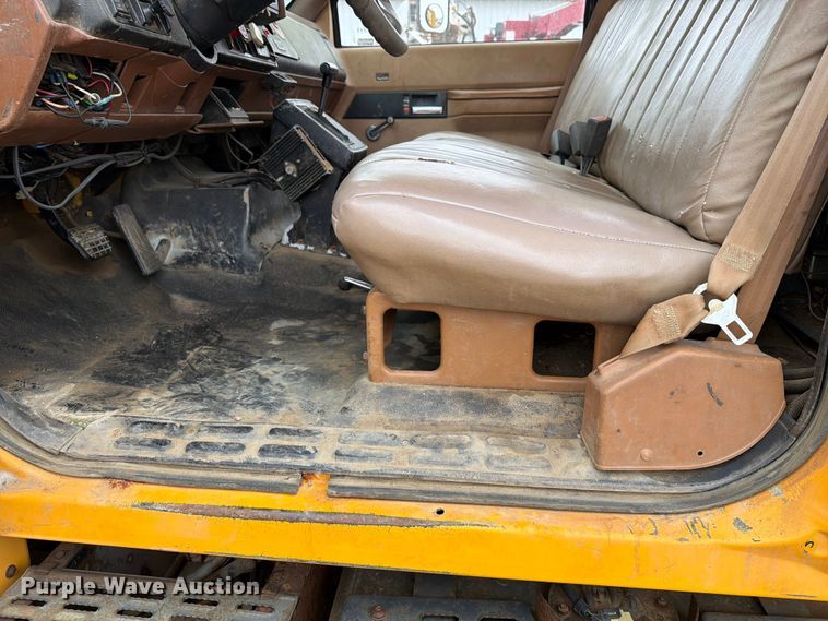 image for item ER1919 1991 GMC C7 digger derrick truck