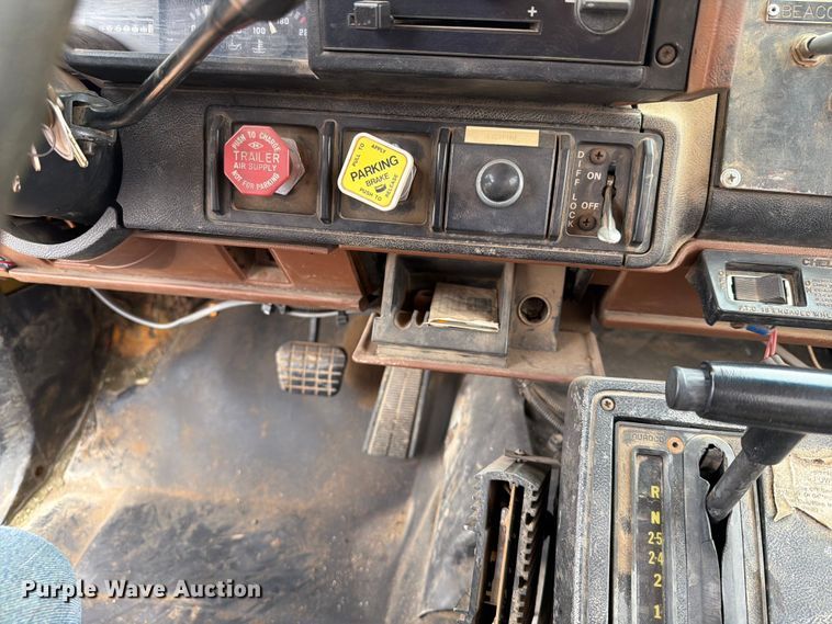 image for item ER1919 1991 GMC C7 digger derrick truck