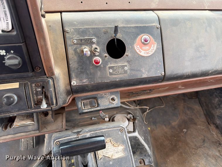 image for item ER1919 1991 GMC C7 digger derrick truck