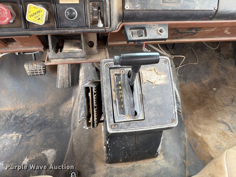 image for item ER1919 1991 GMC C7 digger derrick truck