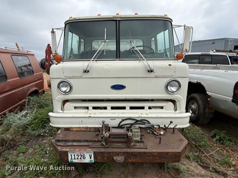 image for item ER1927 1986 Ford C800 dump truck