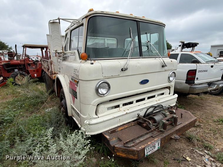 image for item ER1927 1986 Ford C800 dump truck