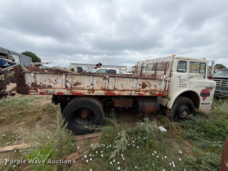image for item ER1927 1986 Ford C800 dump truck