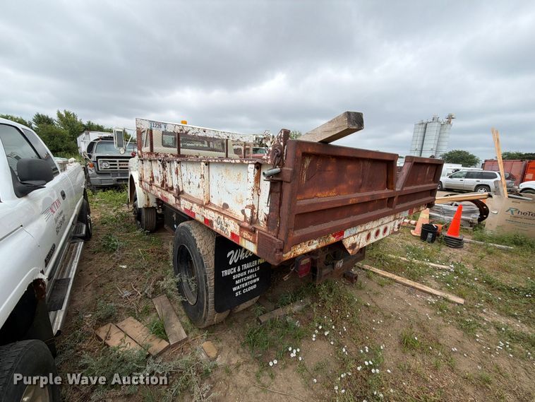 image for item ER1927 1986 Ford C800 dump truck