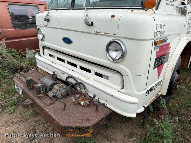 image for item ER1927 1986 Ford C800 dump truck
