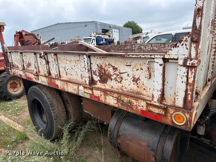image for item ER1927 1986 Ford C800 dump truck