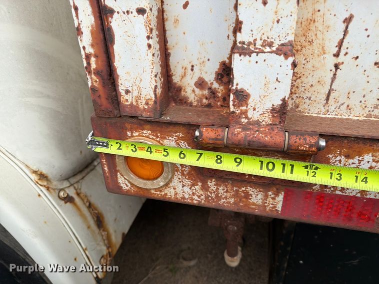 image for item ER1927 1986 Ford C800 dump truck