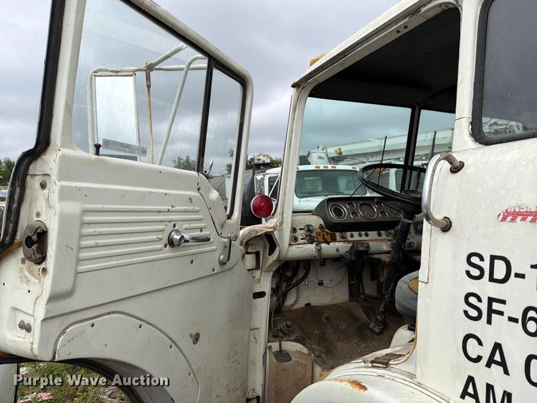 image for item ER1927 1986 Ford C800 dump truck