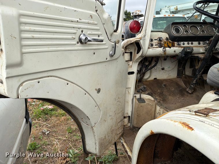 image for item ER1927 1986 Ford C800 dump truck