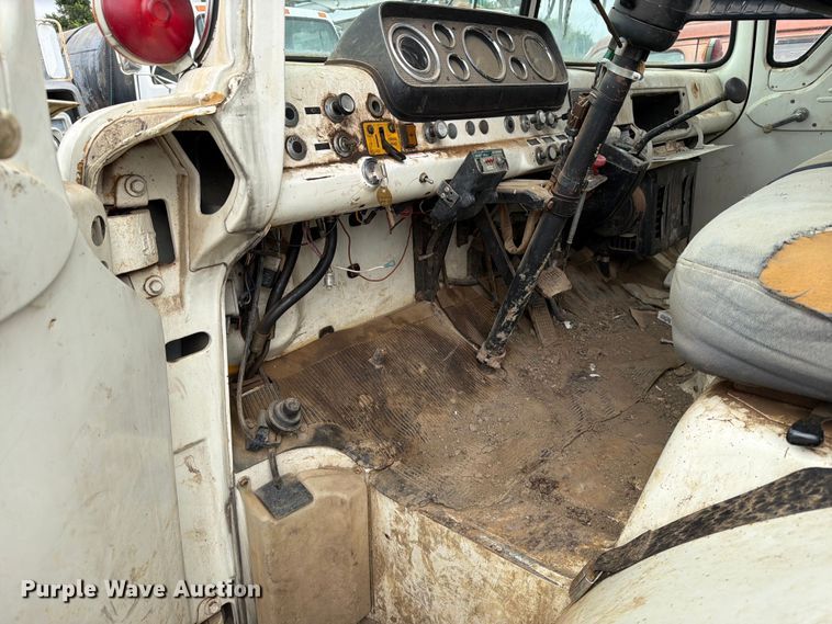 image for item ER1927 1986 Ford C800 dump truck