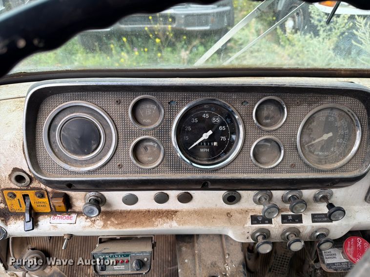 image for item ER1927 1986 Ford C800 dump truck