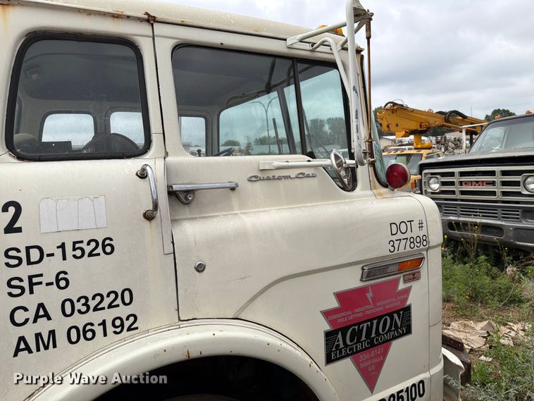 image for item ER1927 1986 Ford C800 dump truck