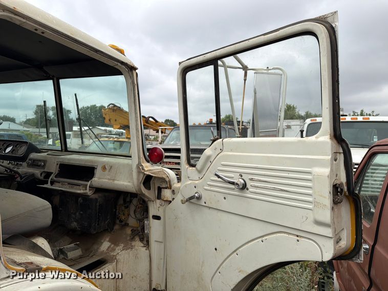 image for item ER1927 1986 Ford C800 dump truck