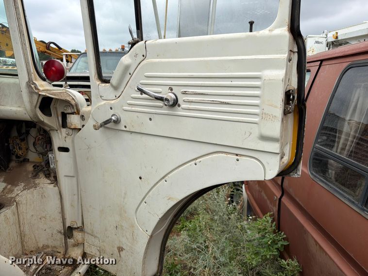 image for item ER1927 1986 Ford C800 dump truck