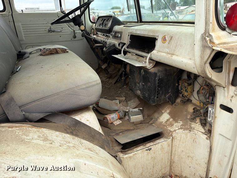 image for item ER1927 1986 Ford C800 dump truck
