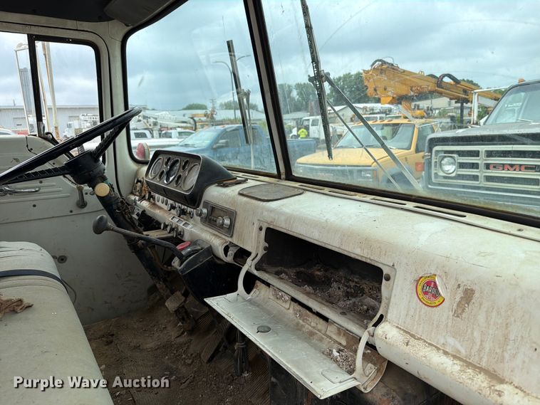 image for item ER1927 1986 Ford C800 dump truck