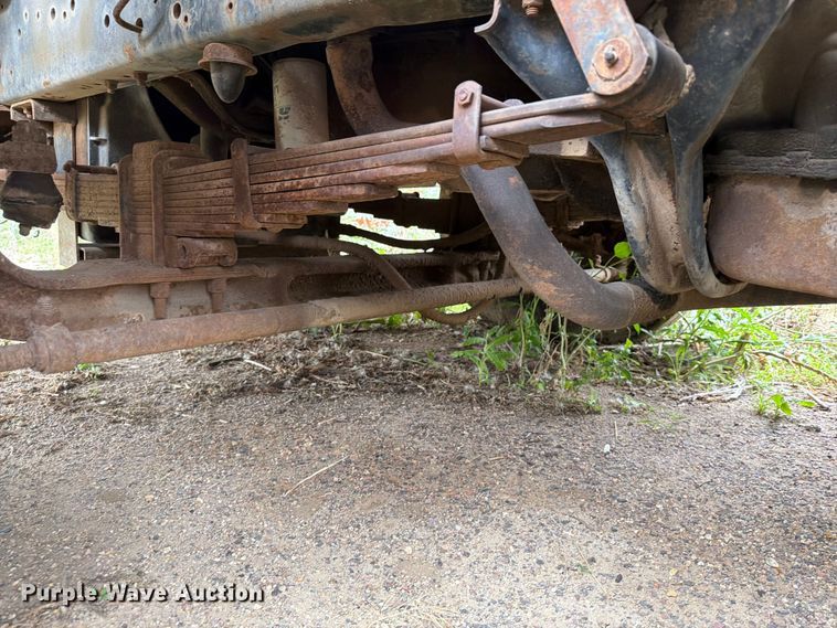 image for item ER1927 1986 Ford C800 dump truck