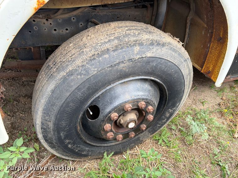 image for item ER1927 1986 Ford C800 dump truck