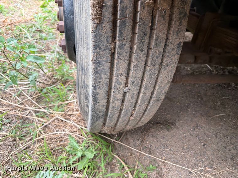 image for item ER1927 1986 Ford C800 dump truck