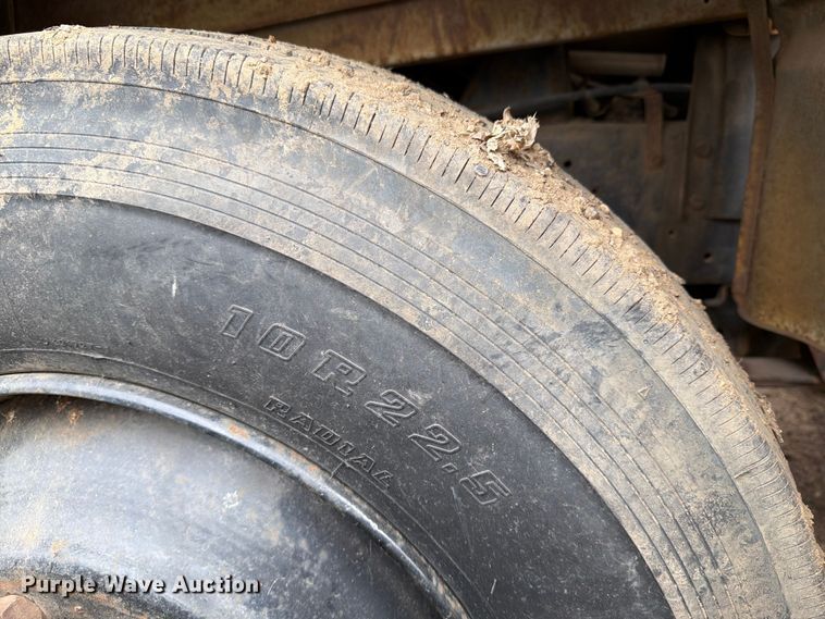 image for item ER1927 1986 Ford C800 dump truck
