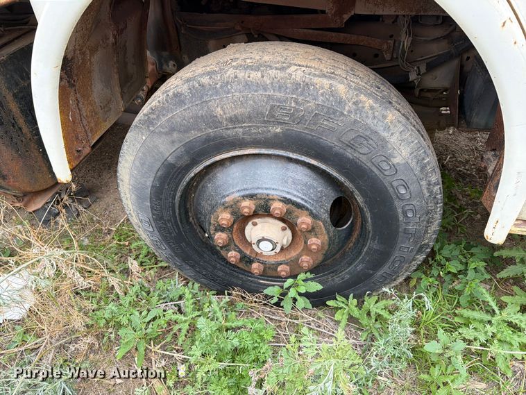 image for item ER1927 1986 Ford C800 dump truck
