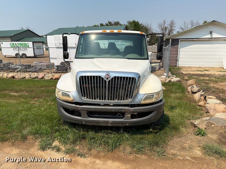 image for item ER1930 2012 International 4300 truck cab and chassis
