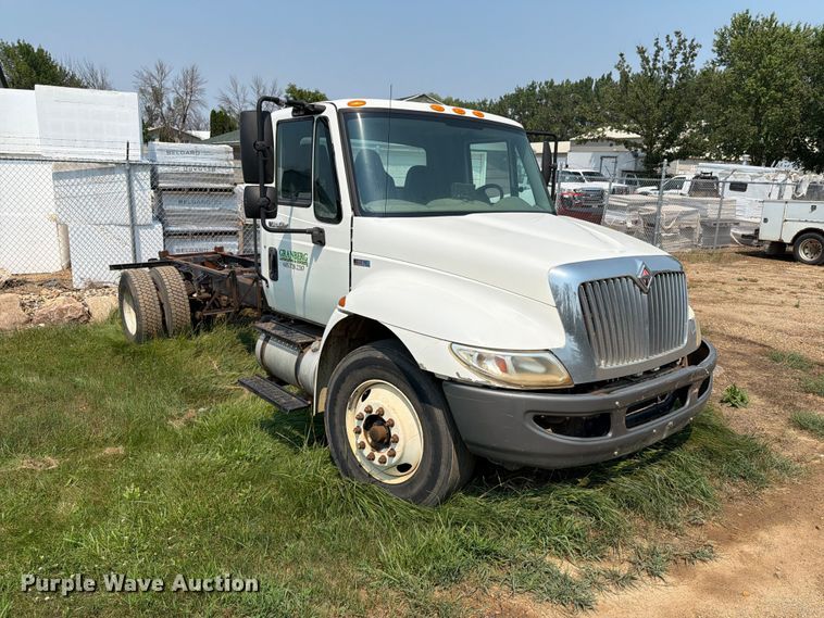 image for item ER1930 2012 International 4300 truck cab and chassis