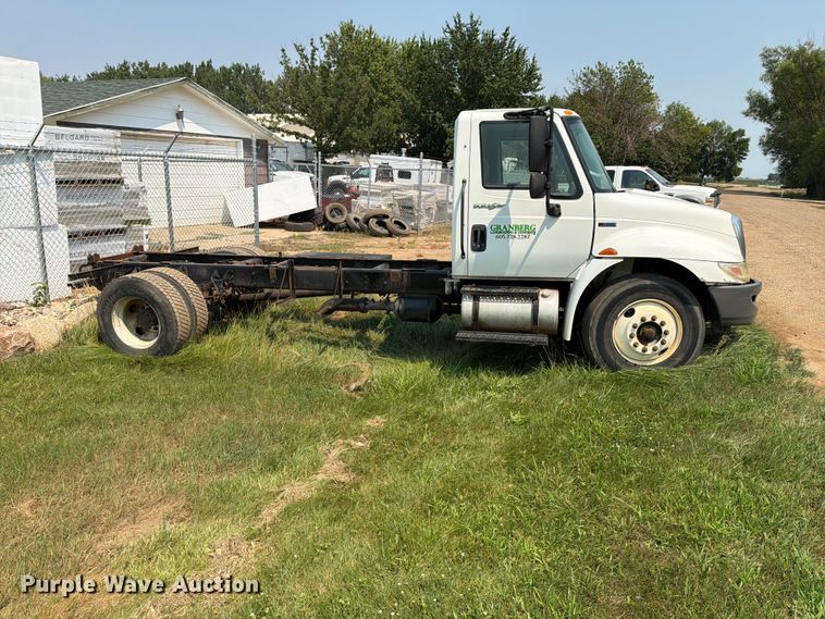 image for item ER1930 2012 International 4300 truck cab and chassis