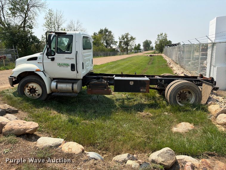 image for item ER1930 2012 International 4300 truck cab and chassis