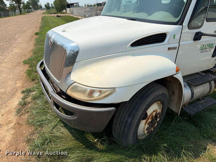 image for item ER1930 2012 International 4300 truck cab and chassis