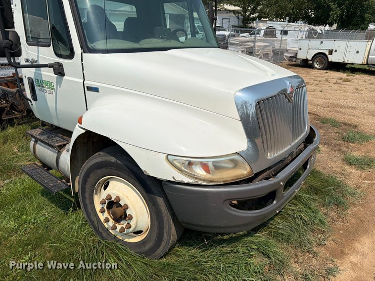 image for item ER1930 2012 International 4300 truck cab and chassis