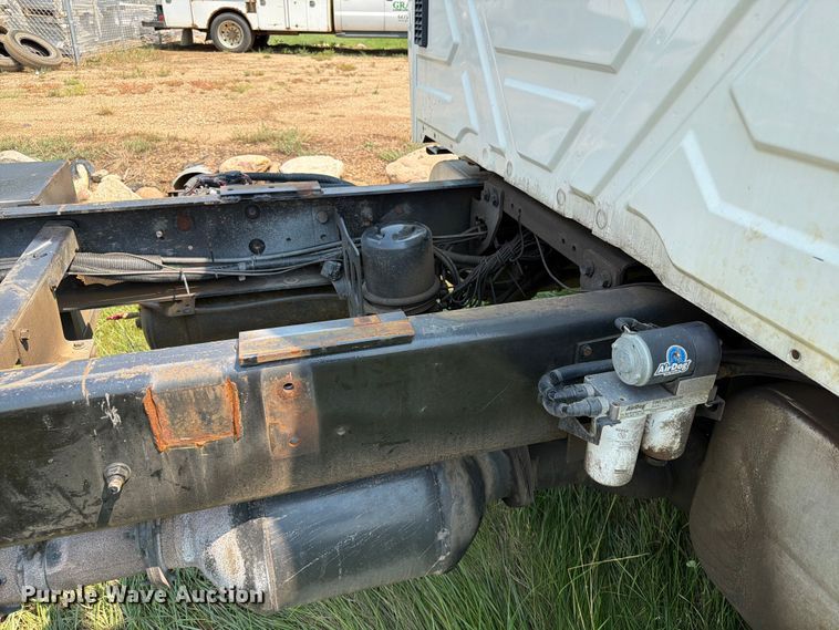 image for item ER1930 2012 International 4300 truck cab and chassis