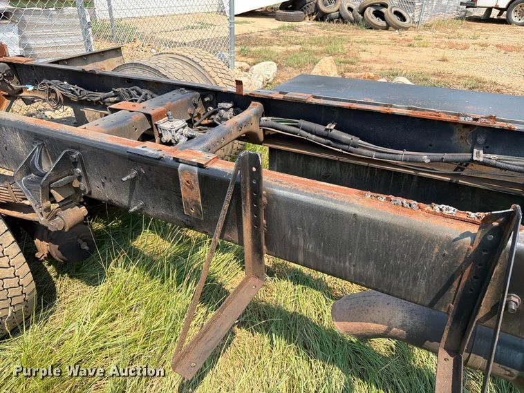 image for item ER1930 2012 International 4300 truck cab and chassis