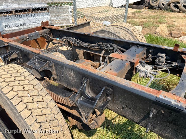 image for item ER1930 2012 International 4300 truck cab and chassis