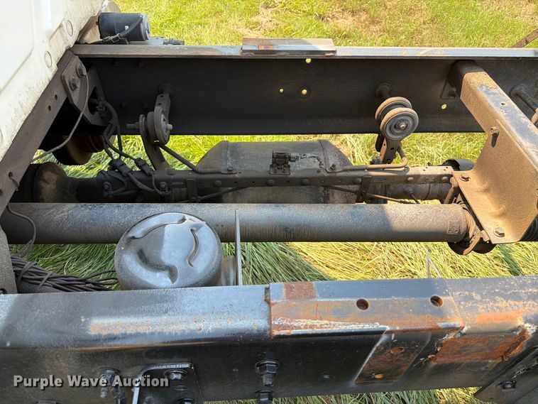 image for item ER1930 2012 International 4300 truck cab and chassis