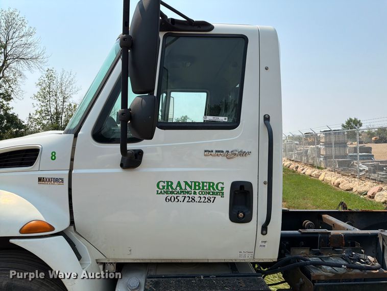 image for item ER1930 2012 International 4300 truck cab and chassis