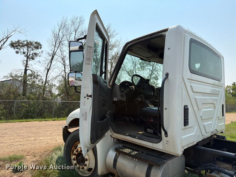 image for item ER1930 2012 International 4300 truck cab and chassis