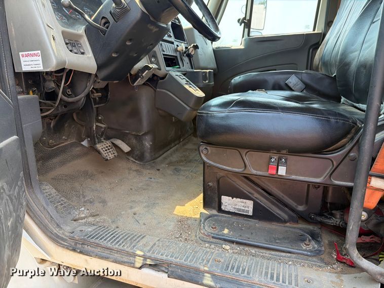 image for item ER1930 2012 International 4300 truck cab and chassis