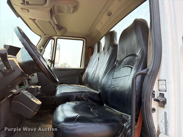 image for item ER1930 2012 International 4300 truck cab and chassis