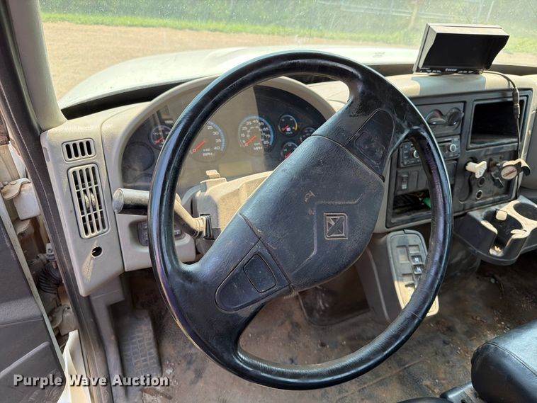 image for item ER1930 2012 International 4300 truck cab and chassis