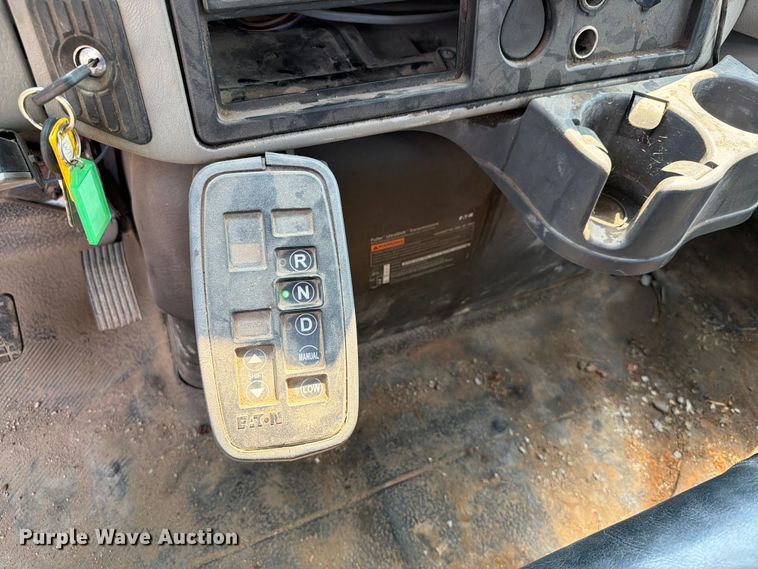 image for item ER1930 2012 International 4300 truck cab and chassis