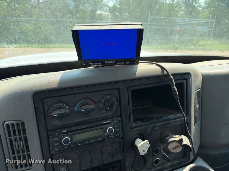image for item ER1930 2012 International 4300 truck cab and chassis