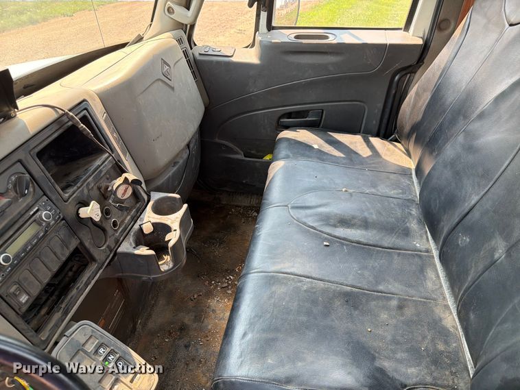 image for item ER1930 2012 International 4300 truck cab and chassis