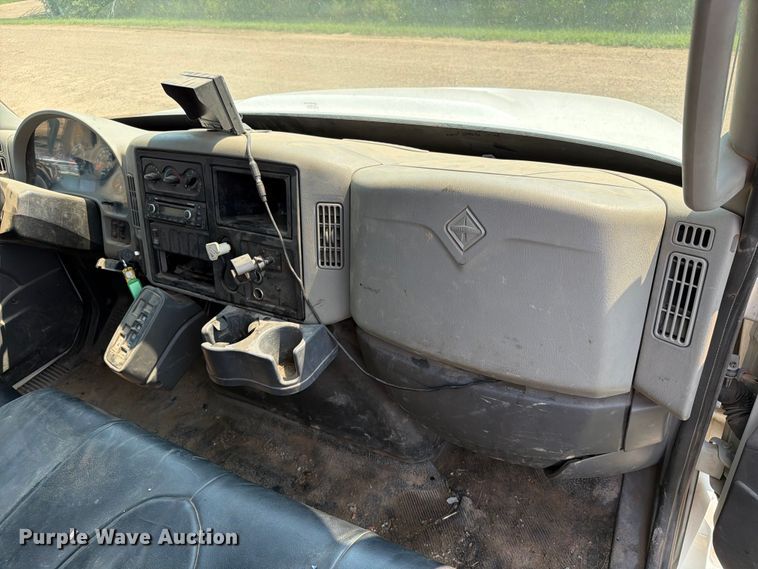 image for item ER1930 2012 International 4300 truck cab and chassis