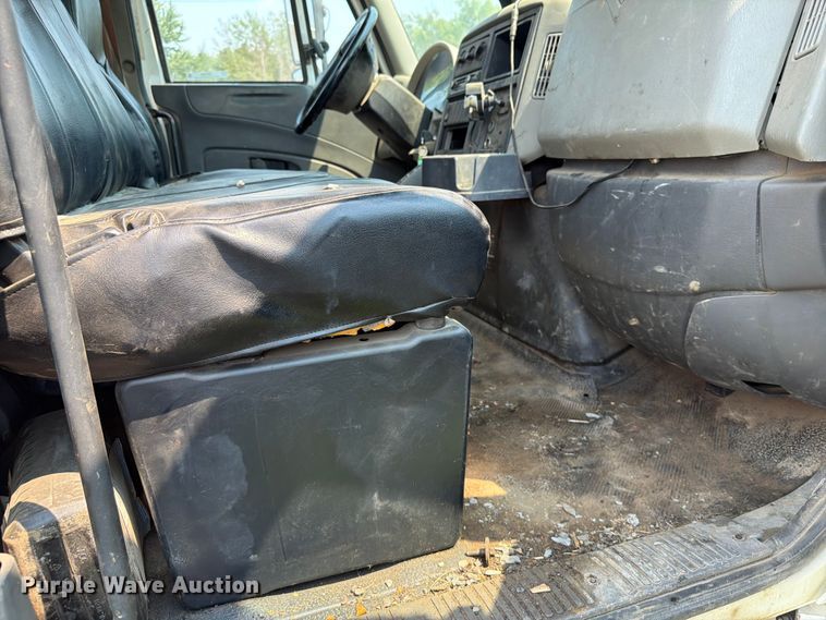image for item ER1930 2012 International 4300 truck cab and chassis