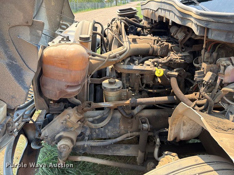 image for item ER1930 2012 International 4300 truck cab and chassis