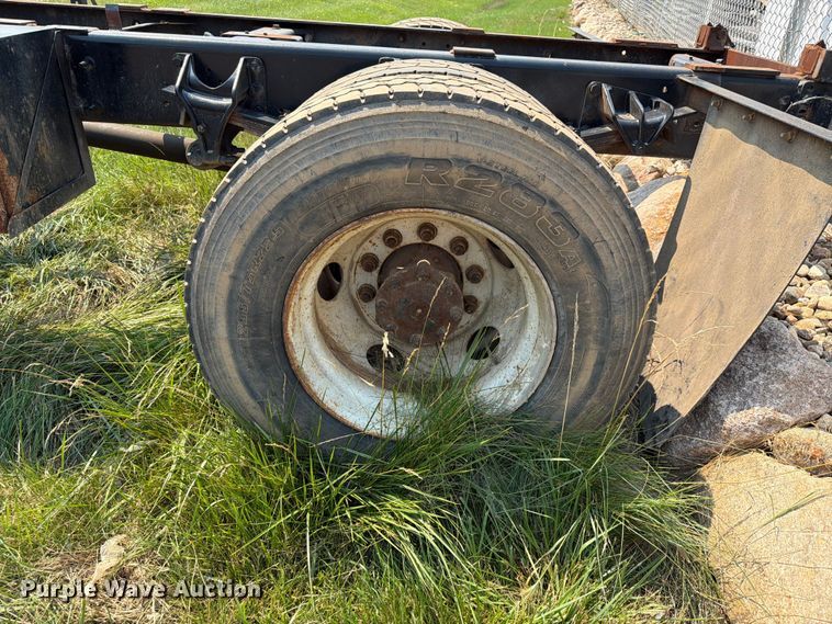 image for item ER1930 2012 International 4300 truck cab and chassis